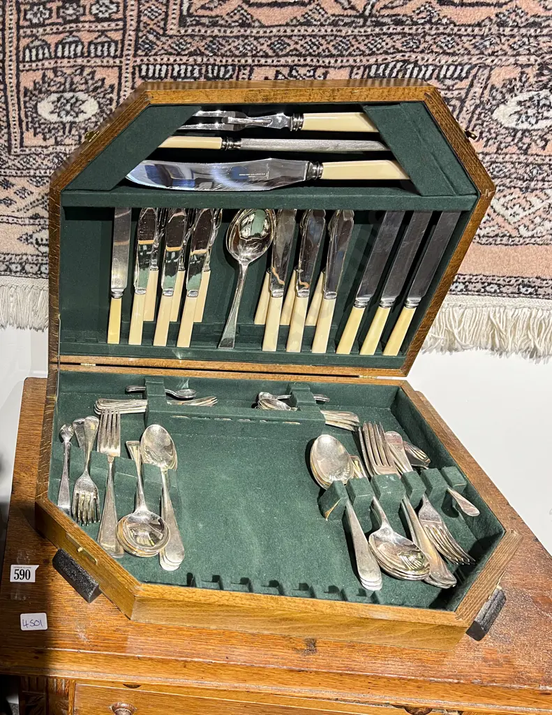 Canteen of Cutlery incl Bone Handled Knives & Carving Set Image 1++