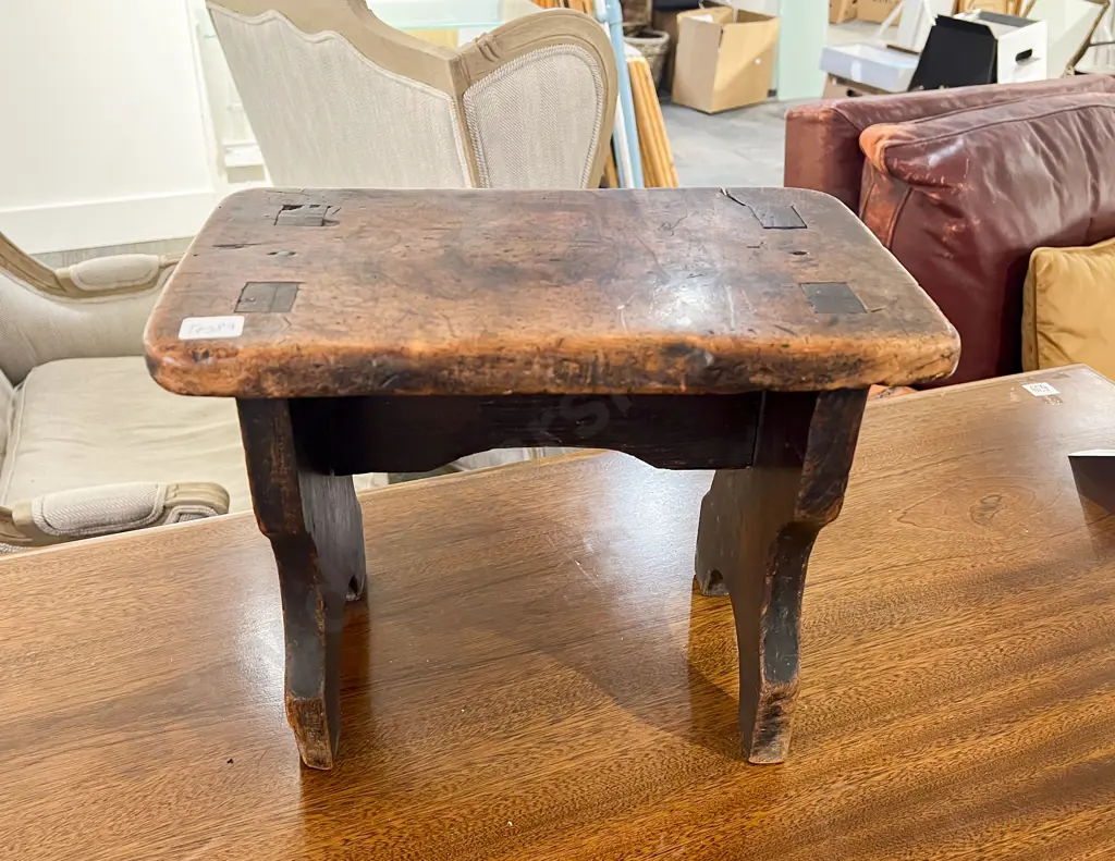 English Vernacular C18th Milking Stool Image 1++