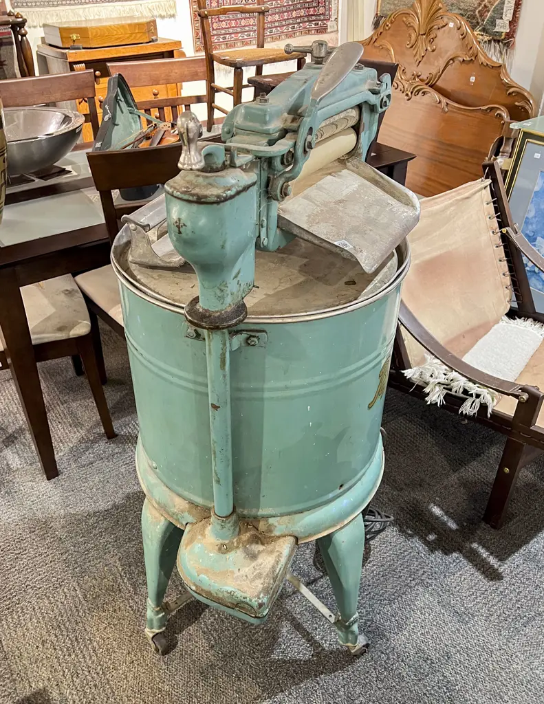 Large Vintage "Beatty" Agitator Washing Machine Image 1++