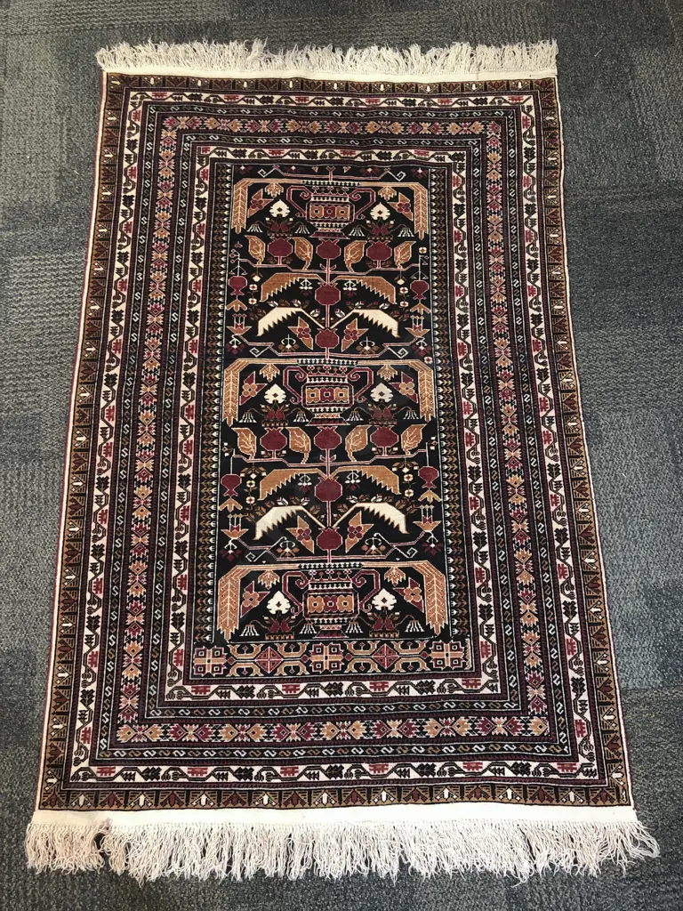Persian Floor Rug with Symmetrical Central Design Image 1++
