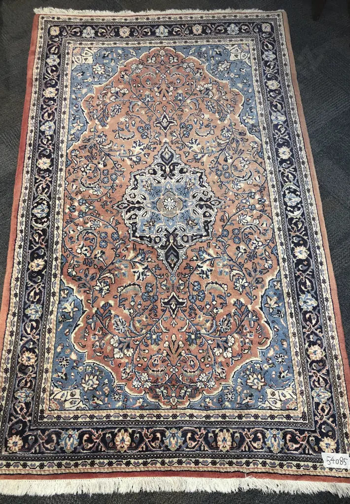Persian Floor Rug with Centralized Medallion & Floral Motif Image 1++