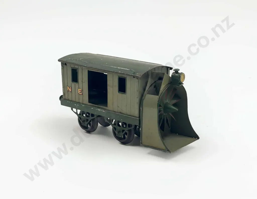 Hornby O Gauge Snow Plough on Early Chassis missing one sliding door Image 1++