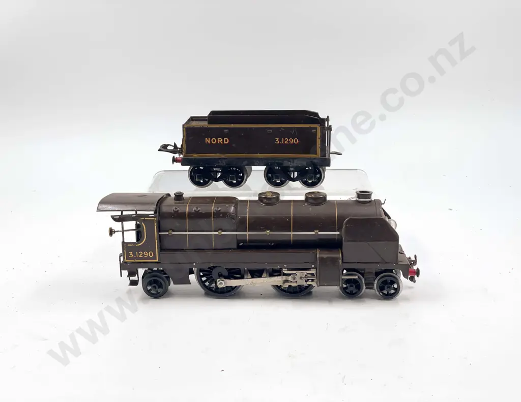 Hornby O Gauge Electric 4-4-2 Nord Locomotive and Tender Image 1++