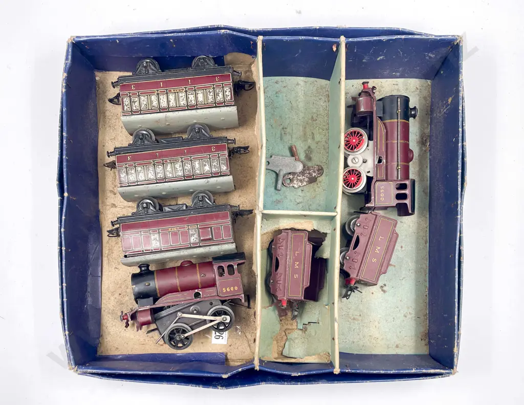 Hornby Train No 501 Passenger Set Box O Gauge with Locomotives and Wagons Image 1++