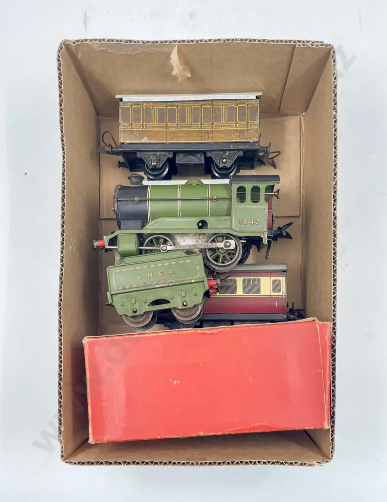 Hornby O Gauge Clockwork Type 501 Locomotive and Tender 1842 LNER Image 1++