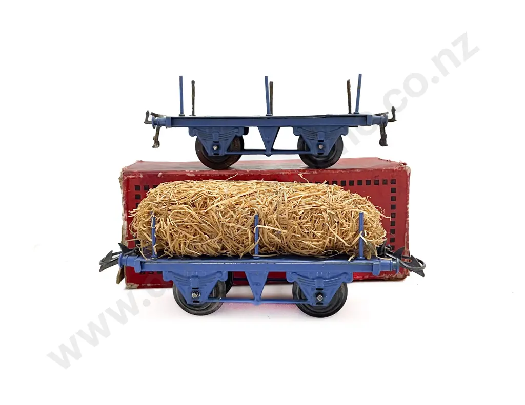 Hornby O Gauge Three Early Chassis Wagons and Two Fibre Wagons Image 1++