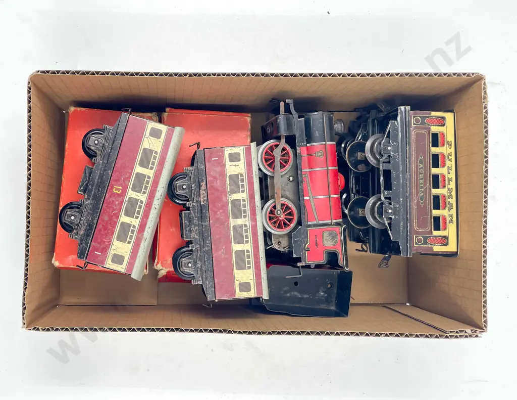 Hornby O Gauge Type M1 Loco and Tender with seven passenger coaches Image 1++