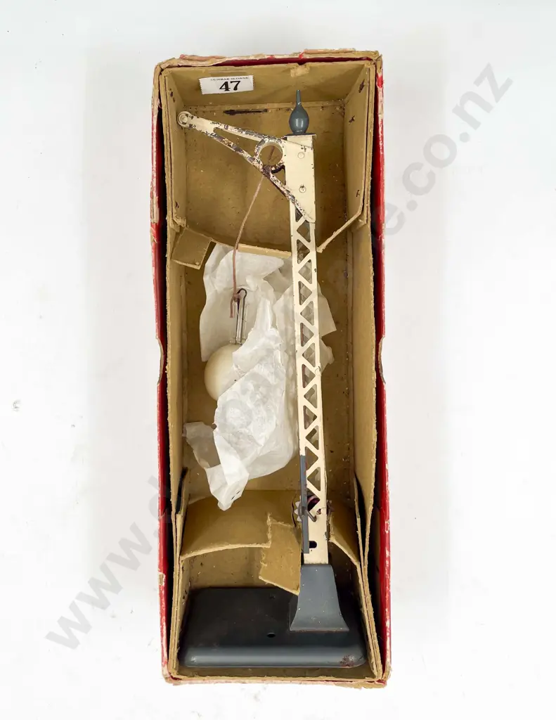 Hornby O Gauge Boxed Lamp Standard No1 (Single) with original glass shade damage Image 1++