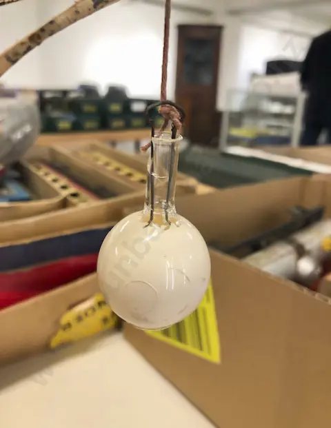 Hornby O Gauge Boxed Lamp Standard No1 (Single) with original glass shade damage Image 1++