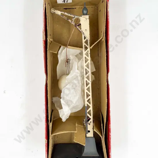 Hornby O Gauge Boxed Lamp Standard No1 (Single) with original glass shade damage