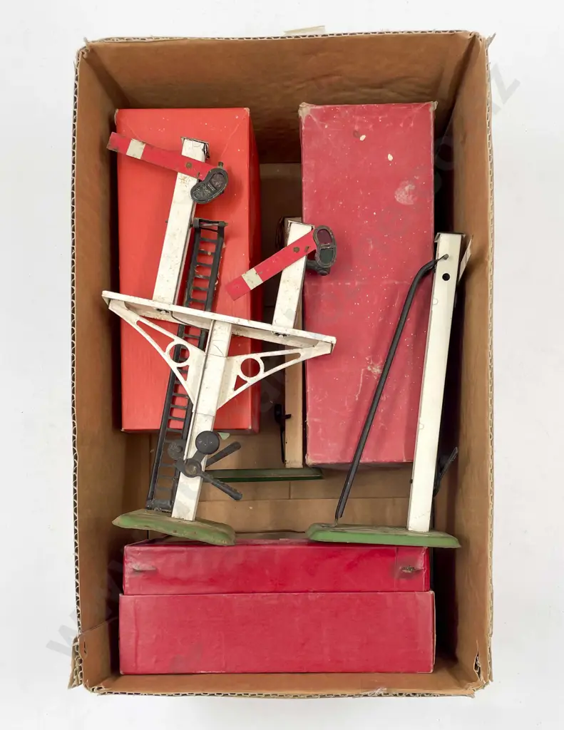 Hornby O Gauge Boxed Signals Image 1++