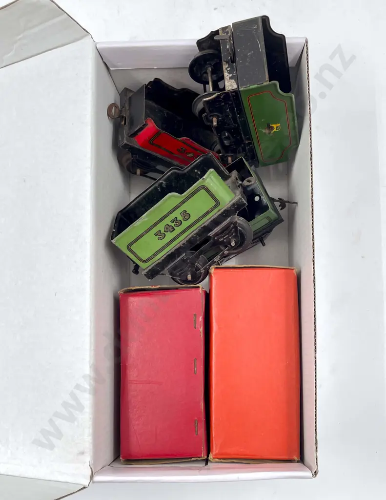 Hornby O Gauge Boxed No51 and M1 Tenders with four unboxed tenders Image 1++