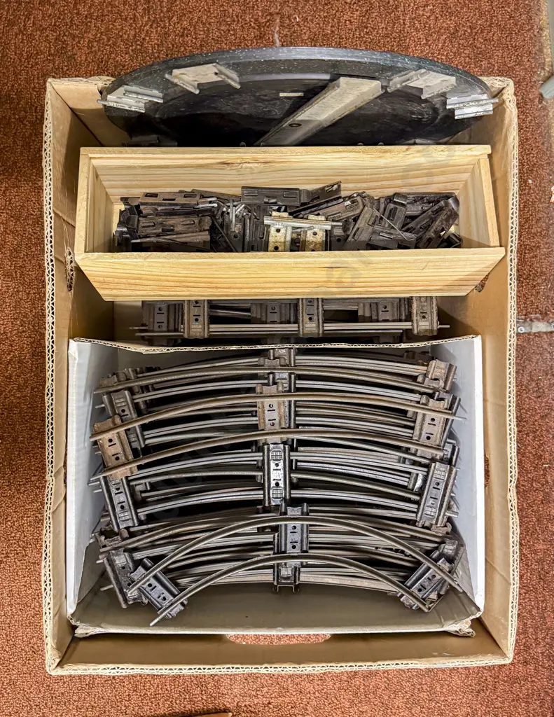 Hornby O Gauge Carton Qty Track with Turntable Image 1++