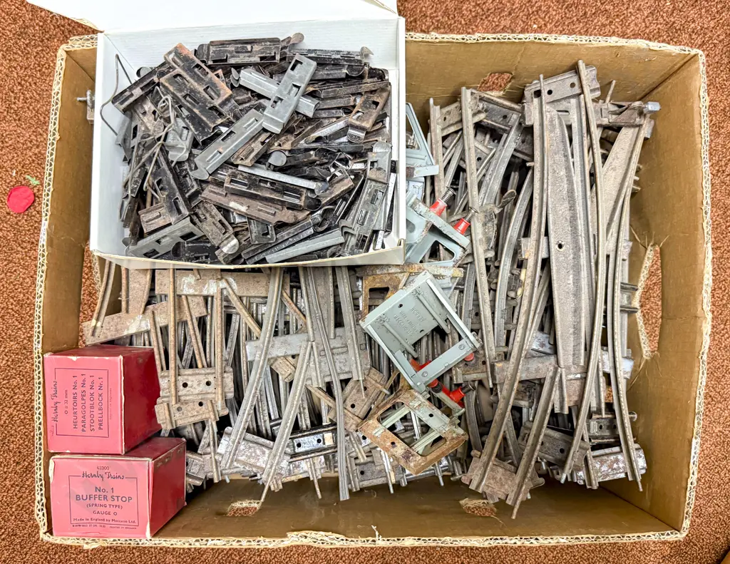 Hornby O Gauge Large Carton Qty Track with Connector Plates (rust) Image 1++