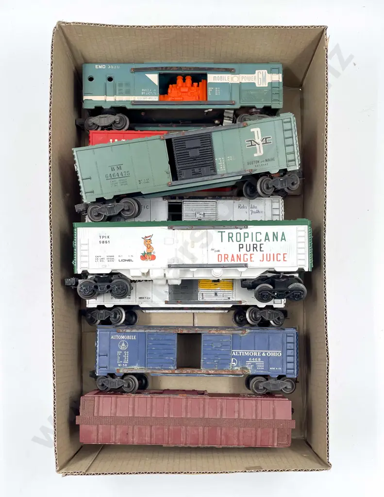 Lionel O Gauge Eight Box Cars Image 1++