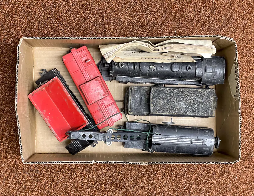 Lionel O Gauge 224 2-6-2 Locomotive and Tender with caboose crane truck and tipping wagon Image 1++