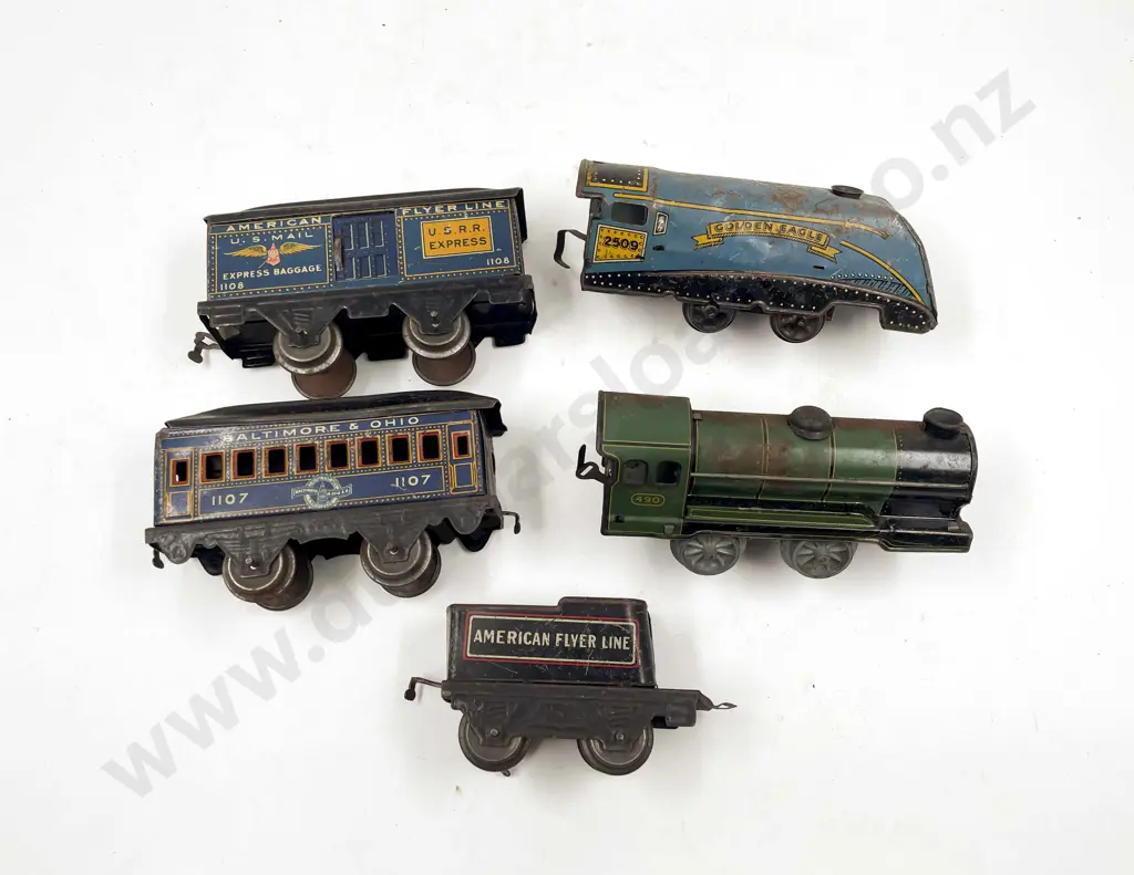 American Flyer Vintage Tinplate Two Coaches with Tender and Two other clockwork locos Image 1++