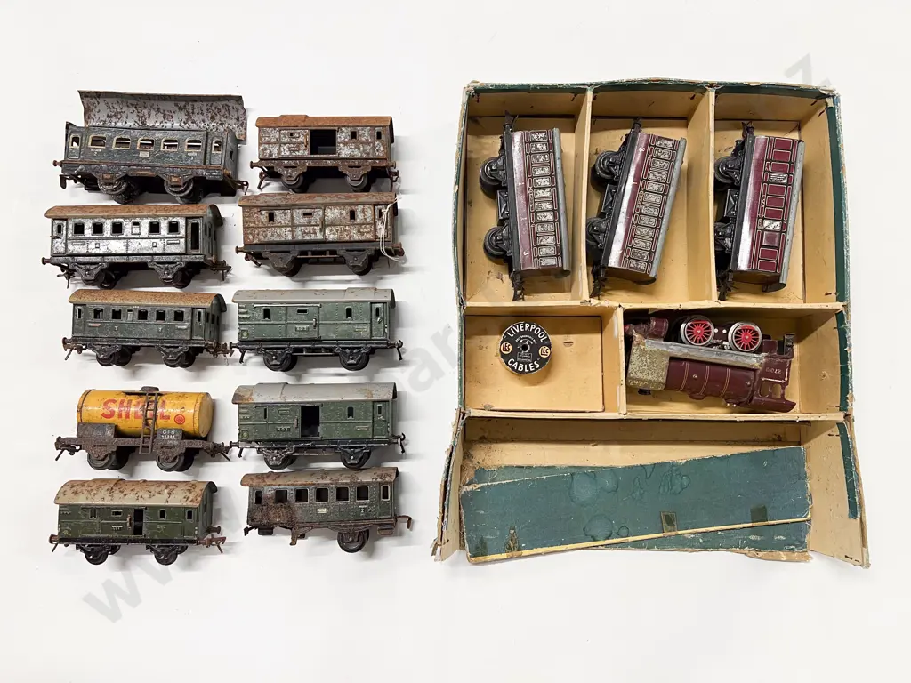 Hornby and Fleischmann O Gauge Railway suitable for parts and or restoration Image 1++