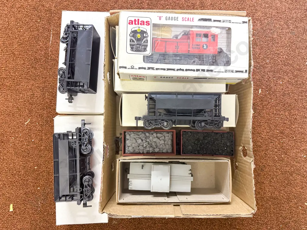 Atlas O Gauge Boxed WDT Industrial Switcher Illinois Central with Eight Rolling Stock Wagons Image 1++