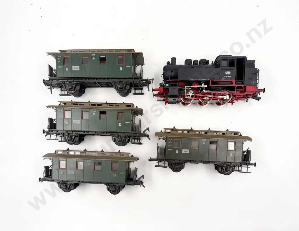 Rivarossi O Scale German DB 80 038 0-6-0 Steam Tank Locomotive Image 1++