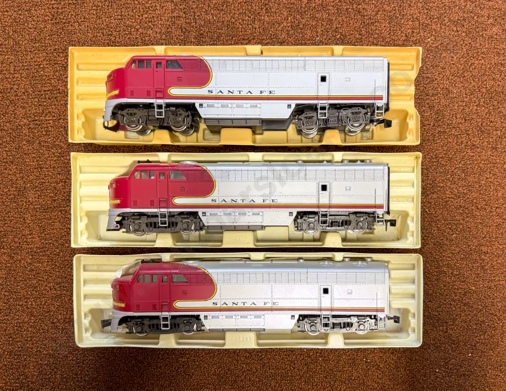 Rivarossi O Scale Part Boxed American FM Diesel Santa Fe Locomotive Two Power Units and Dummy Image 1++
