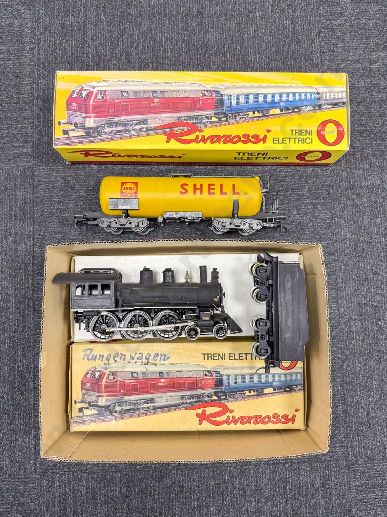 Rivarossi For AHM O Scale 4-6-0 Steam Locomotive and Tender with Four Rolling Stock Image 1++