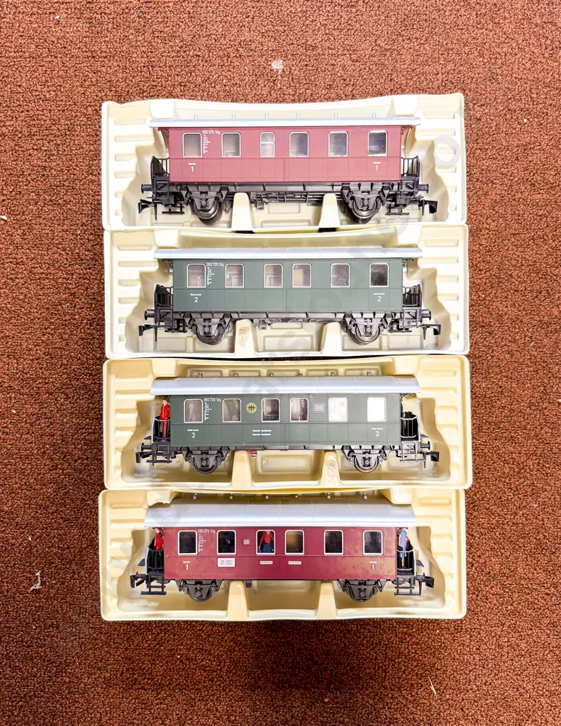 Rivarossi O Scale Four DB 4-wheel Old Time Coaches 1st Class x2 and 2nd Class x2 Image 1++