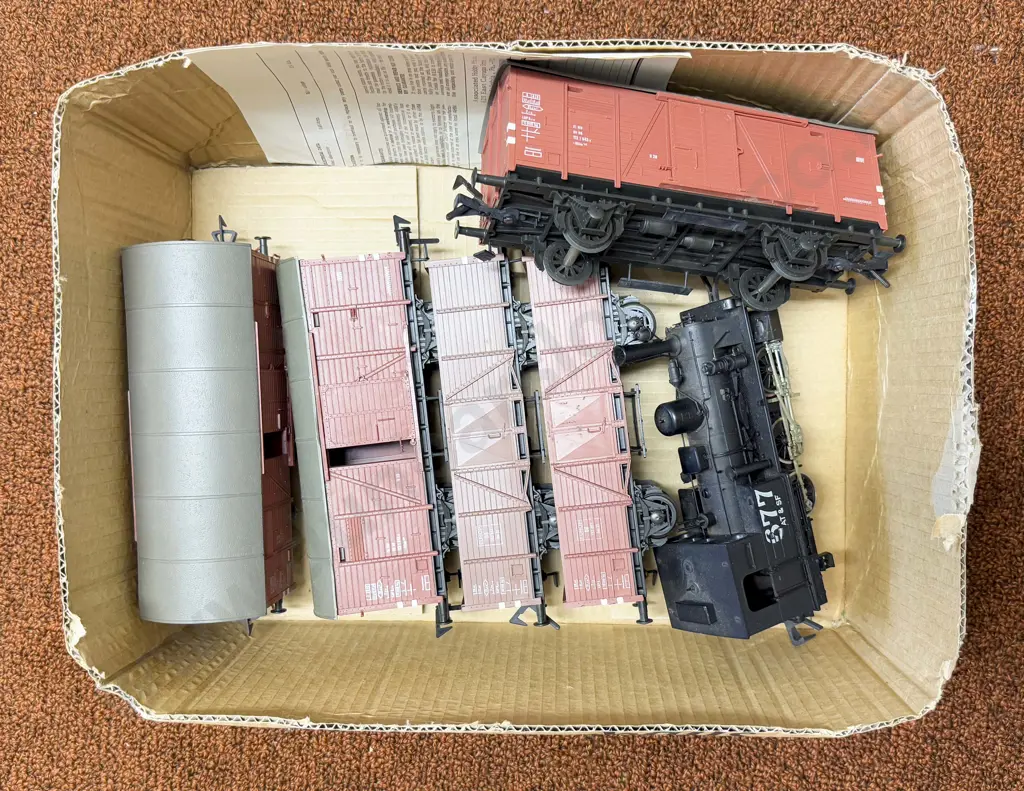 Pola Max for AHM O Scale 0-6-0 677 AT & SF Tank Loco with three open wagons and two box cars Image 1++