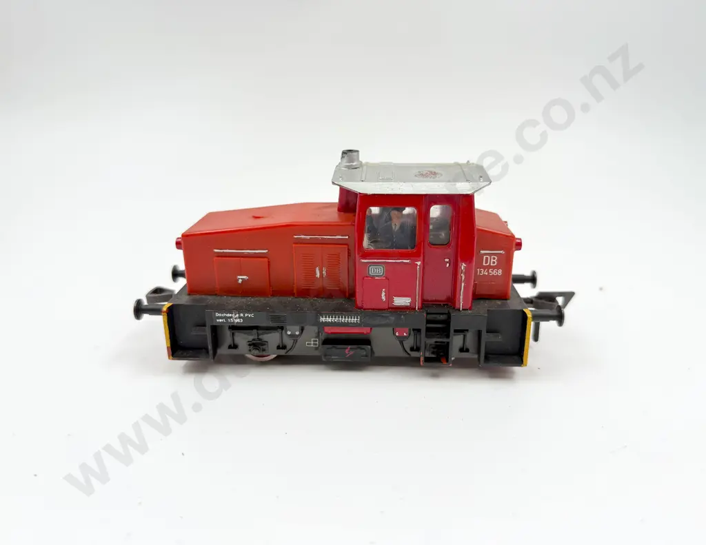Pola Max for AHM O Scale 0-4-0 DB 134 Shunter with three open wagons and two box cars Image 1++