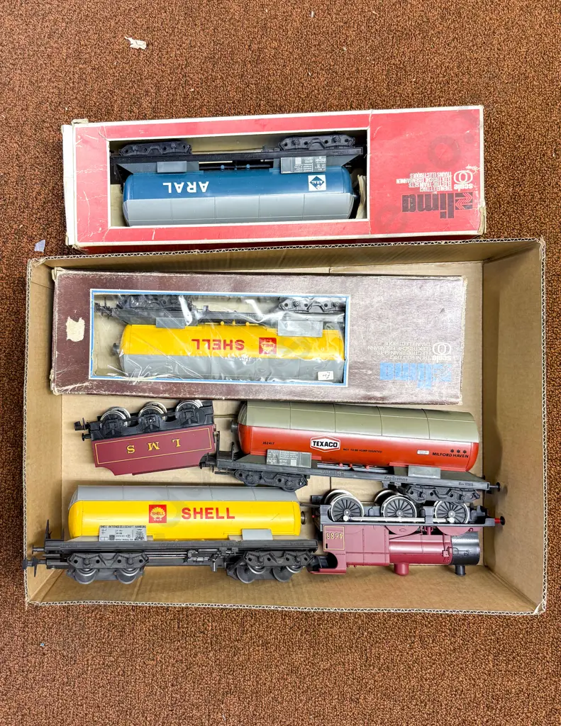 Lima O Scale 0-6-0 Locomotive & Tender 4683 LMS with Four Rolling Stock Wagons Image 1++