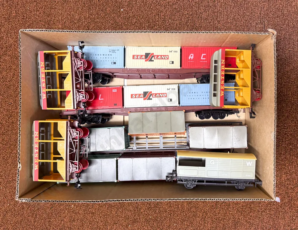 Lima O Scale Four Flat Deck Trailers each with Three Container Loads and Others Image 1++