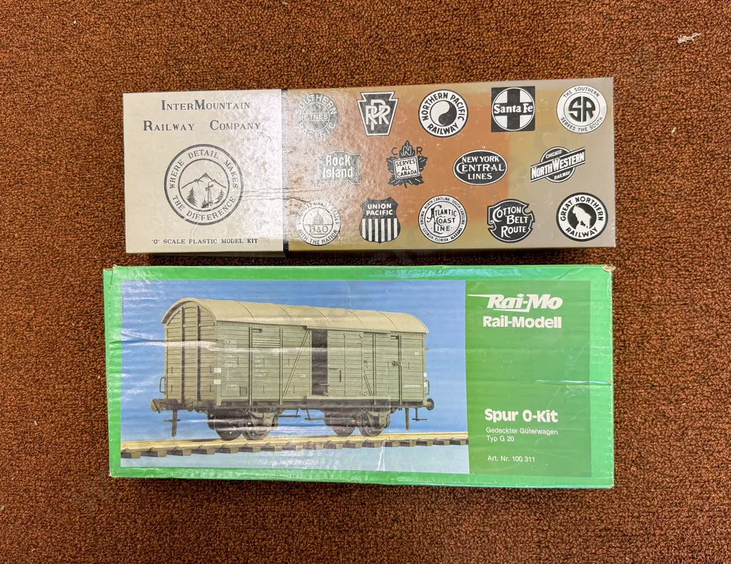 Two O Gauge Plastic Kits Goods Wagon and 2-Bay Hopper Image 1++