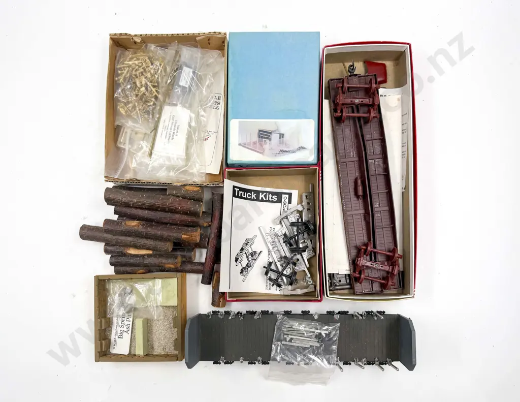 O Gauge Lineside Accessories Image 1++