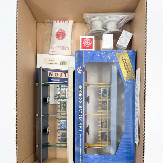 Lionel O Gauge Boxed Unboxed Station Platforms x2 Classic Street Lamps x2 with Wagon Loads
