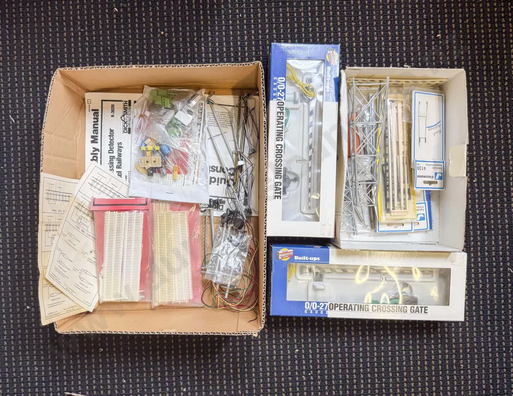 O Gauge Lineside Accessories Image 1++