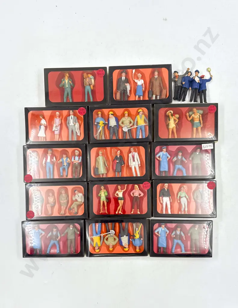Preiser 1:32 Scale Railway Figures 8 packs Image 1++