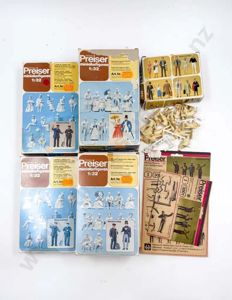 Preiser 1:32 Scale Railway Figures 7 packs and loose undecorated Image 1++