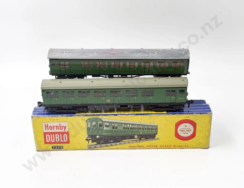 Hornby Dublo Boxed 3250 Electric Motor Coach Brake/2nd with Coach (faults) 2-rail Image 1++