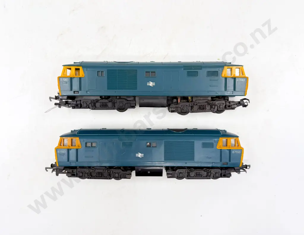 Hornby Dublo HO Gauge Unboxed Two Bo-Bo Diesel Electric Locomotives 2-Rail Image 1++