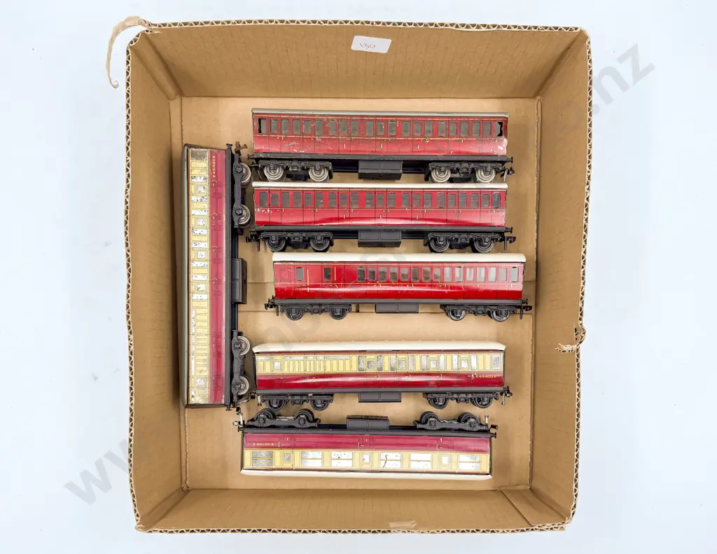 Hornby Dublo HO Gauge Unboxed Six Various Suburban Coaches Image 1++
