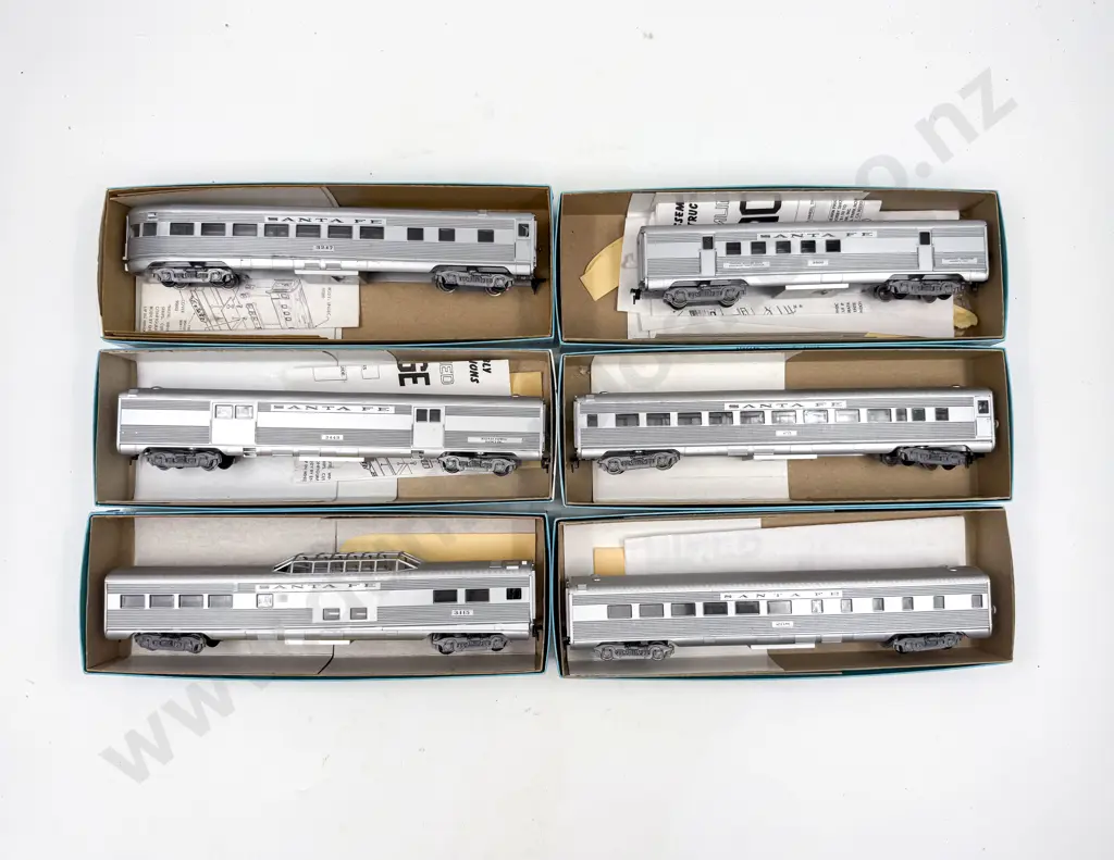 Athearn HO Gauge Six Boxed Completed Santa Fe Coaches Image 1++