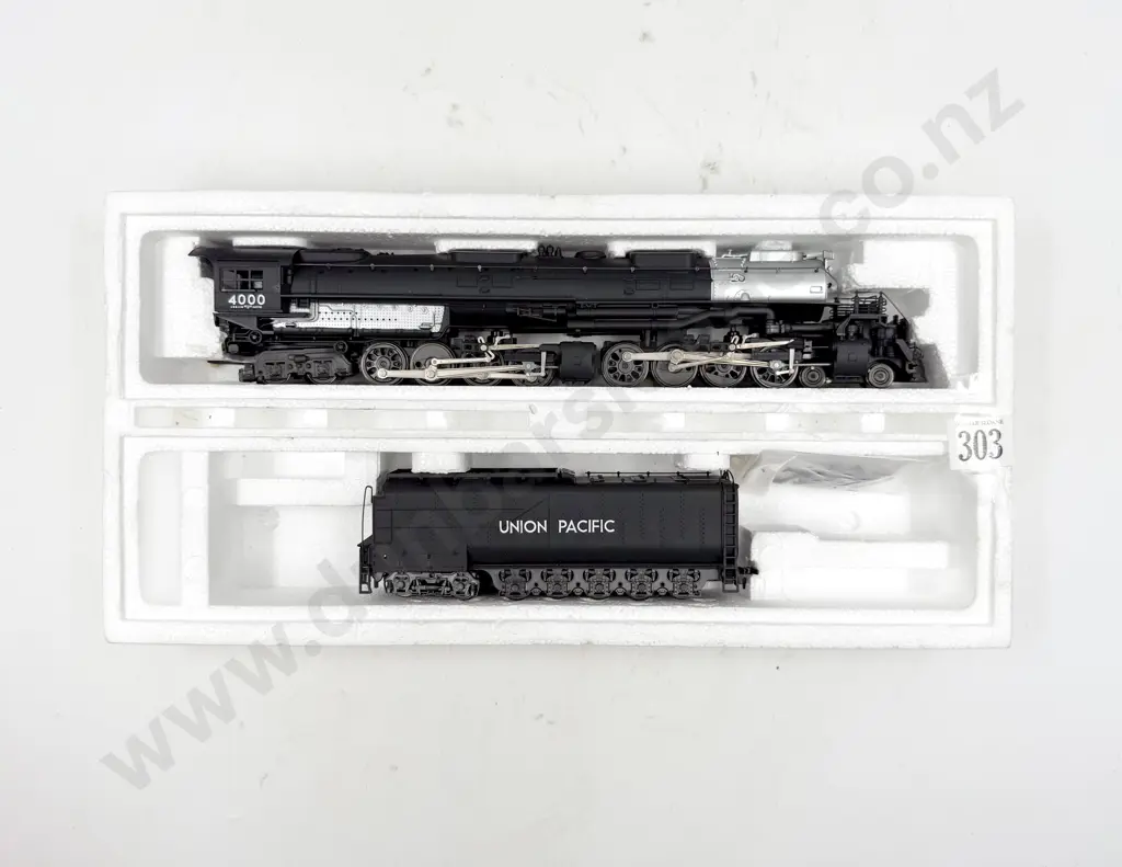 Rivarossi HO Gauge Boxed 4-8-8-4 Big Boy 4000 Union Pacific Locomotive and Tender Image 1++