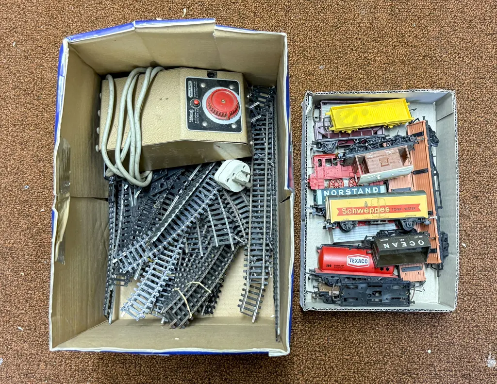 Triang/Hornby HO Gauge Rolling Stock Wagons Track and Controller Image 1++