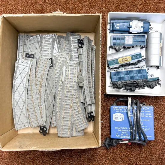 Blue-Ray HO Gauge Loco Rolling Stock with Track and Controller