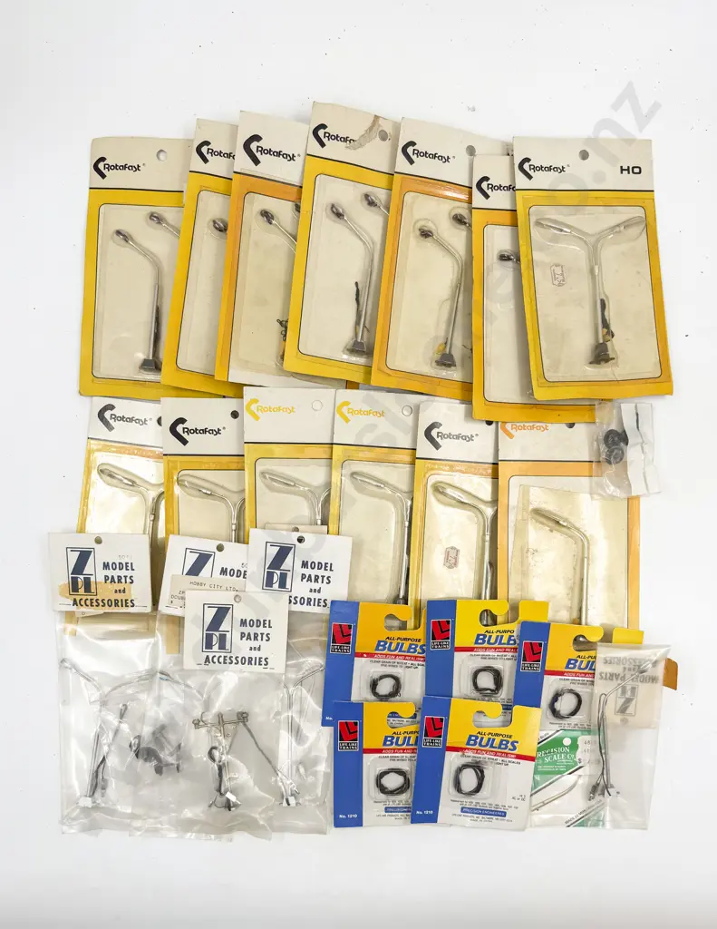 HO Gauge Rotafast Street Lamps x 18 with All Purpose Bulbs x5 Image 1++