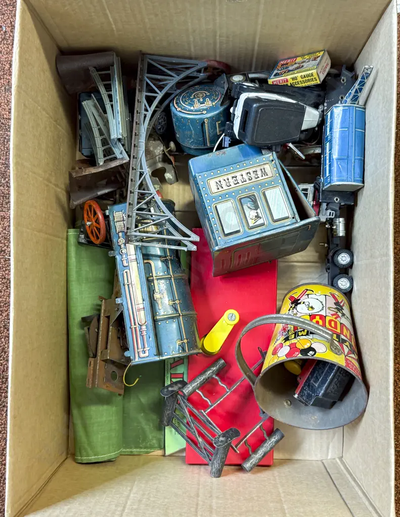 Alps Japan Battery Train with assorted tinplate parts and pieces Image 1++