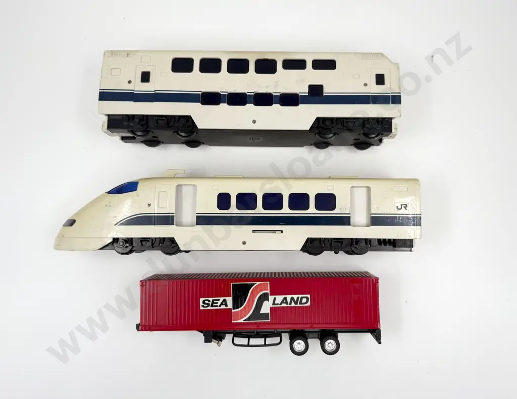 Alps Japan Battery Train with assorted tinplate parts and pieces Image 1++