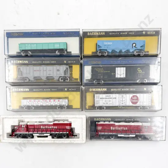 Bachman N Gauge EMD GP40 Locomotive Burlington with Dummy and Six Rolling Stock Wagons