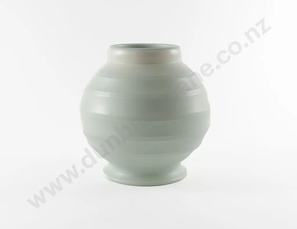 Ernest Shufflebotham for Crown Lynn Hand Potted Vase Image 1++
