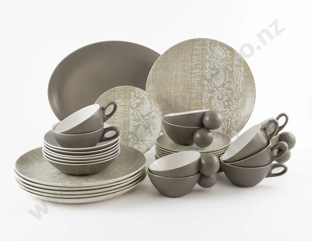 Dorothy Thorpe for Crown Lynn Monterrey Part Dinner Set Image 1++
